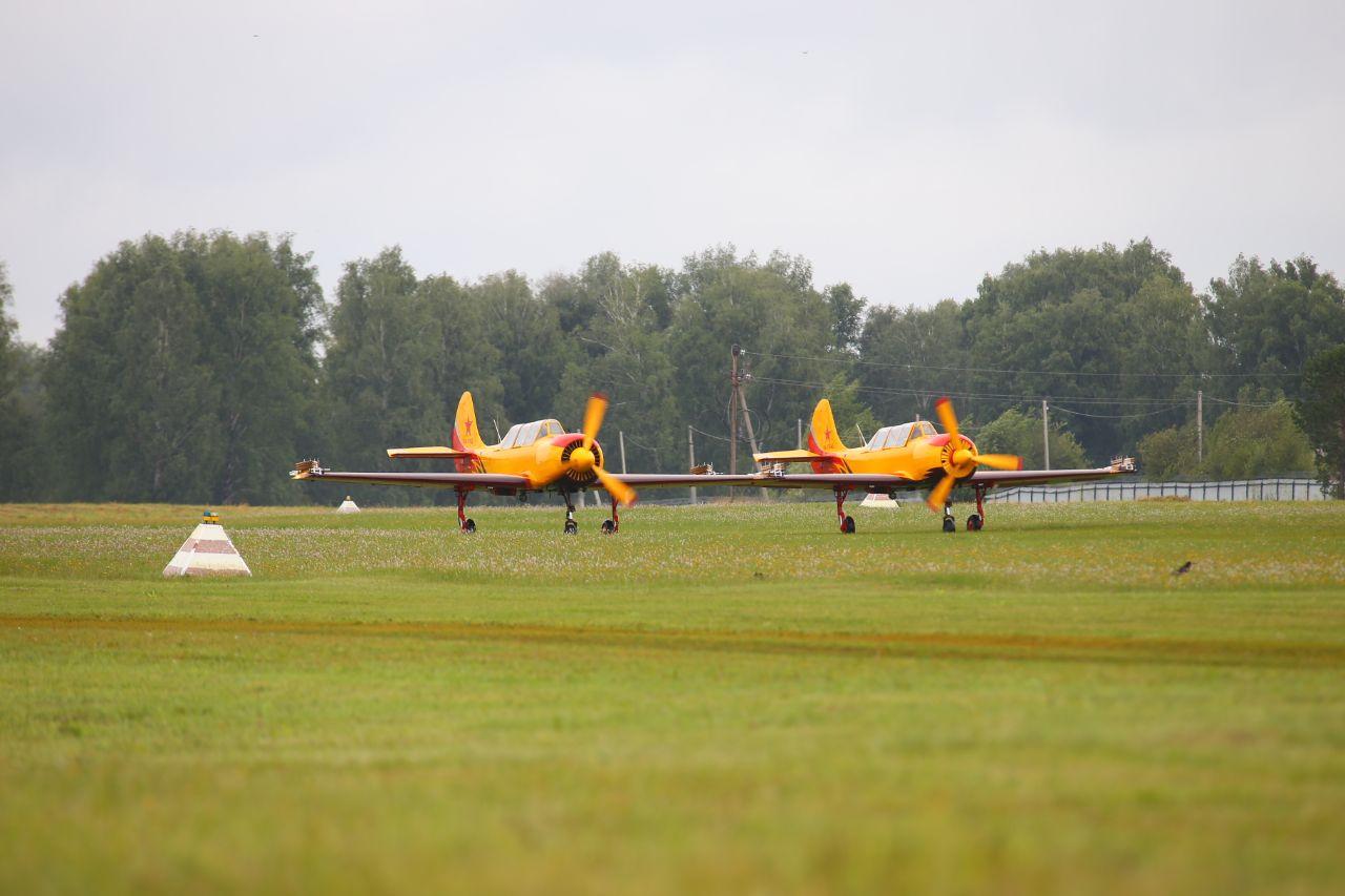 Фото В Новосибирске завершилось грандиозное авиашоу: завораживающие кадры самолётов и вертолётов в небе 17
